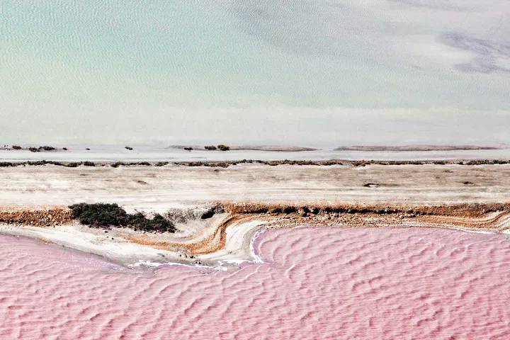 Étendue ouverte de Camargue vue du ciel
